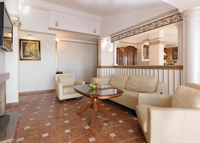 2 Bedroom Amazing In Διαμέρισμα Πούλα