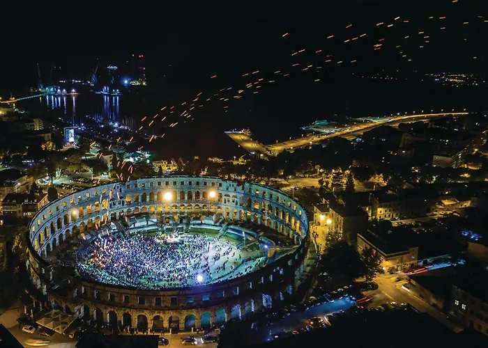 Διαμέρισμα 2 Bedroom Amazing In *