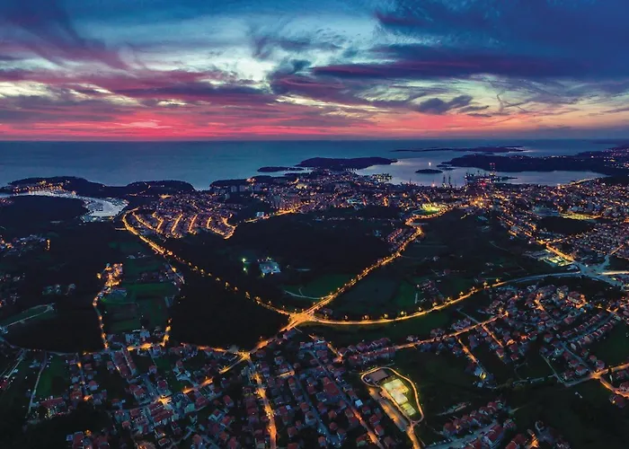 2 Bedroom Amazing In Πούλα