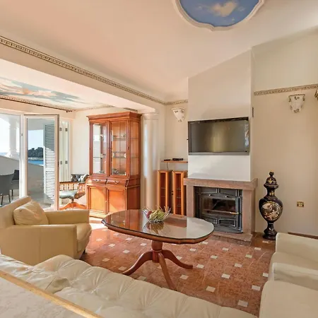 アパート 2 Bedroom Nice Apartment In Pula プーラ