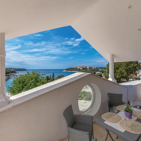 2 Bedroom Nice Apartment In Pula