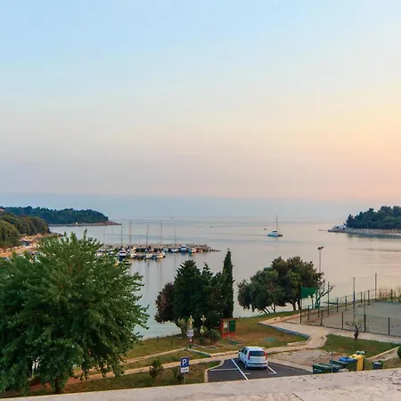 アパート 2 Bedroom Nice Apartment In Pula プーラ