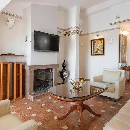 2 Bedroom Nice Apartment In Pula アパート *
