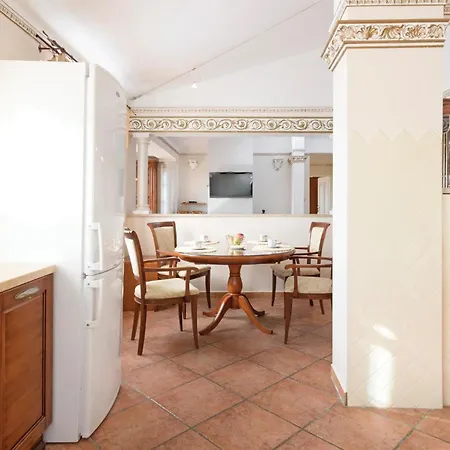 2 Bedroom Nice Apartment In Pula アパート