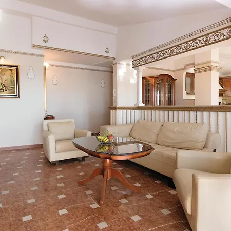 2 Bedroom Nice Apartment In Pula アパート プーラ
