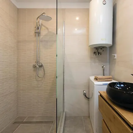 アパート 2 Bedroom Nice Apartment In Pula *